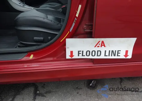 2013 Hyundai Elantra Limited z USA, uszkodzony, nr VIN KMHDH4AE8DU696578